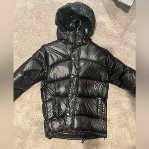 Black glossy superpuff